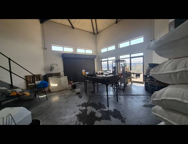 174M² WAREHOUSE TO LET IN BARTLETT